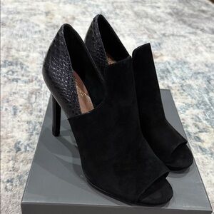 Vince Camuto Suede Peep-Toe High Heel Booties size 9.5 New in box